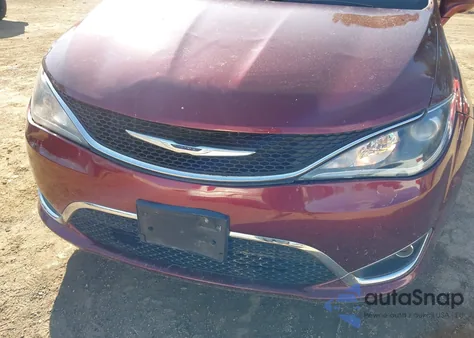 2017 Chrysler Pacifica Touring-L Plus z USA, uszkodzony, nr VIN 2C4RC1EG6HR656893